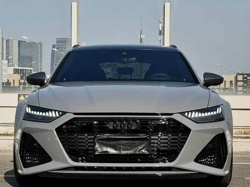 2024 Audi RS 6 с пробегом 20 000 км