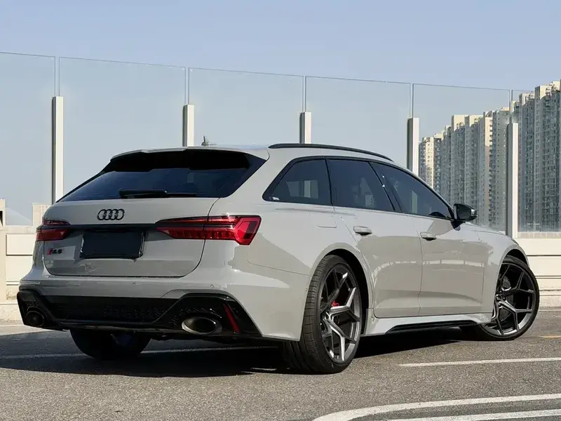 2024 Audi RS 6 с пробегом 20 000 км