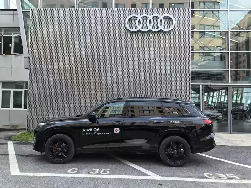 2024 Audi Q6 с пробегом 6 100 км