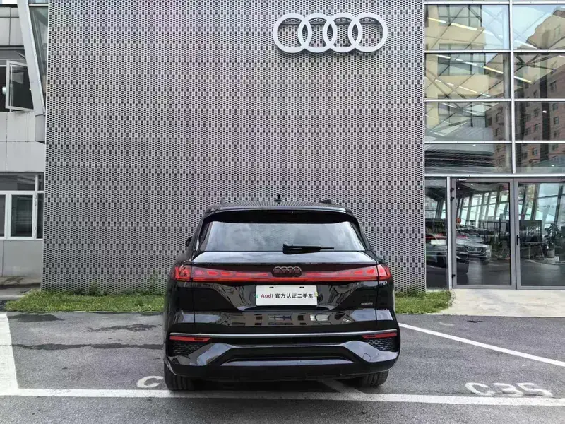 2024 Audi Q6 с пробегом 6 100 км