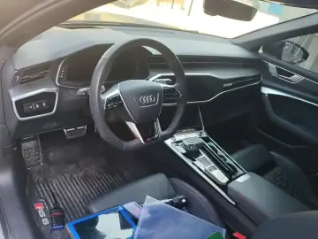 2022 Audi RS 6 с пробегом 10 900 км