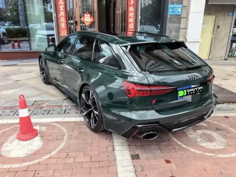 2022 Audi RS 6 с пробегом 10 000 км