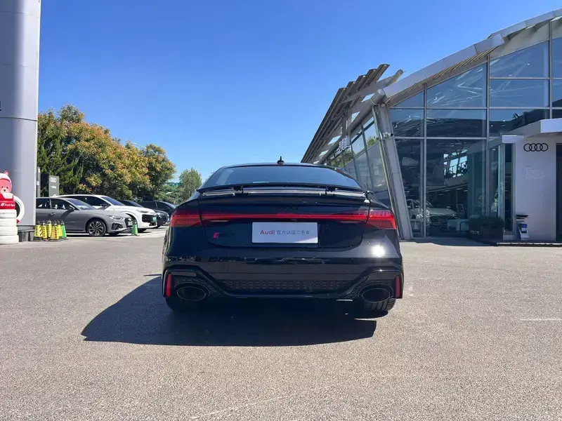 2025 Audi RS 7 с пробегом 2 000 км