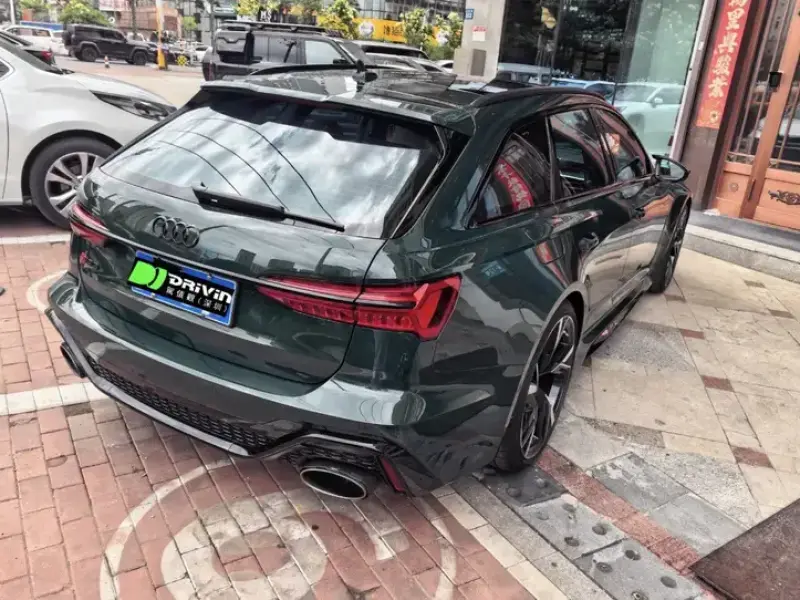 2022 Audi RS 6 с пробегом 10 000 км