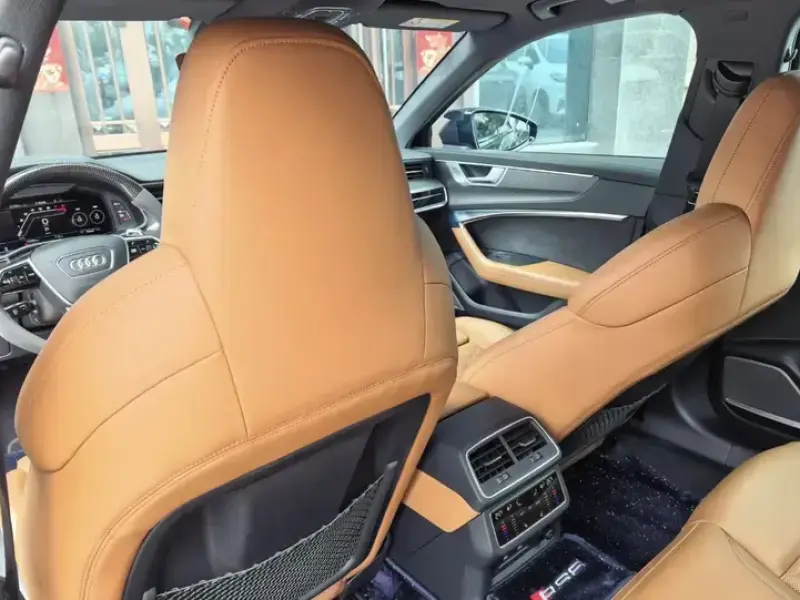 2022 Audi RS 6 с пробегом 10 000 км
