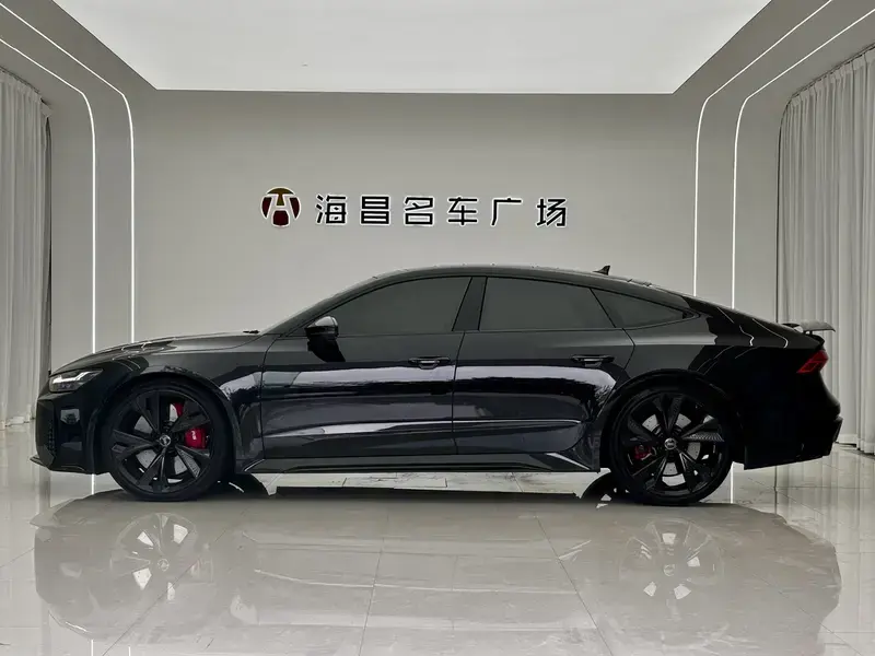 2024 Audi RS 7 с пробегом 49 000 км