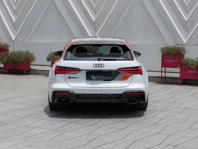 2025 Audi RS 6 с пробегом 2 300 км