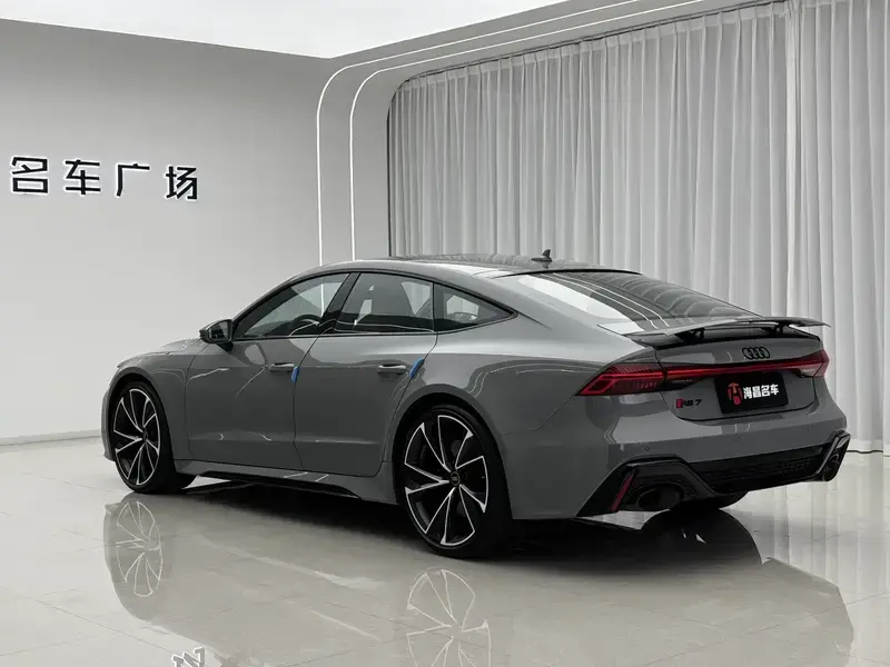 2024 Audi RS 7 с пробегом 18 000 км