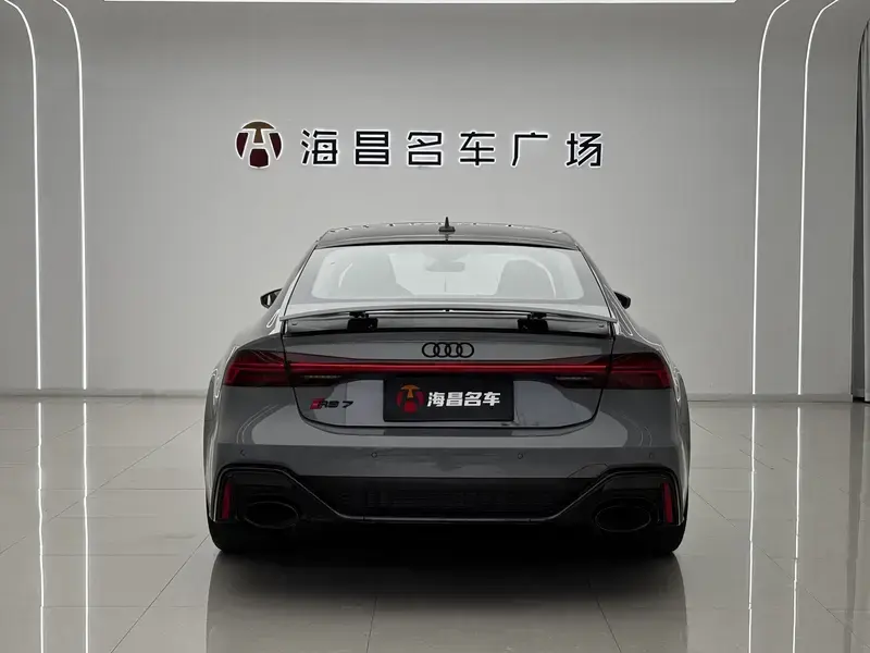 2024 Audi RS 7 с пробегом 18 000 км