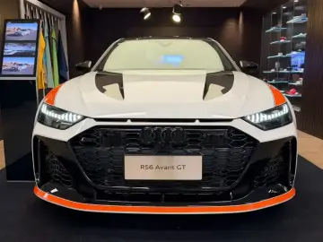 2025 Audi RS 6 с пробегом 600 км
