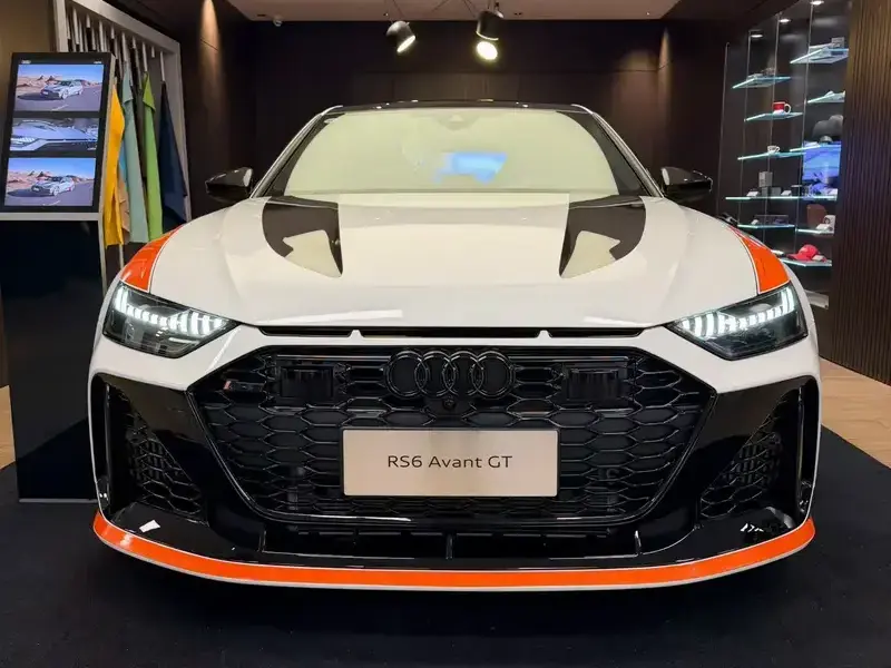 2025 Audi RS 6 с пробегом 600 км