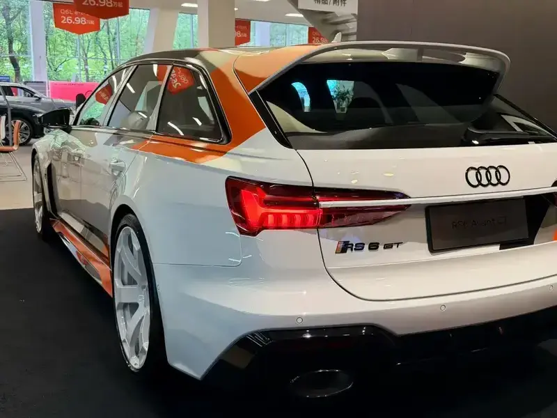 2025 Audi RS 6 с пробегом 600 км