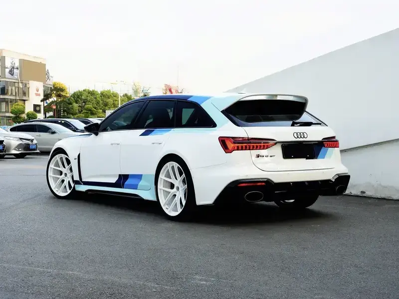 2025 Audi RS 6 с пробегом 8 800 км