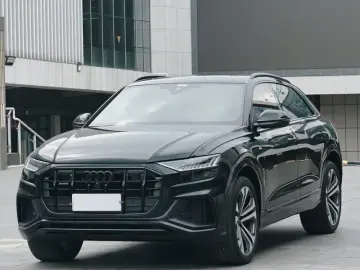 2023 Audi Q8 с пробегом 12 000 км