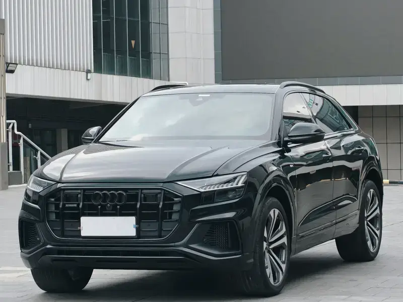 2023 Audi Q8 с пробегом 12 000 км