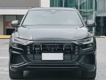 2023 Audi Q8 с пробегом 12 000 км