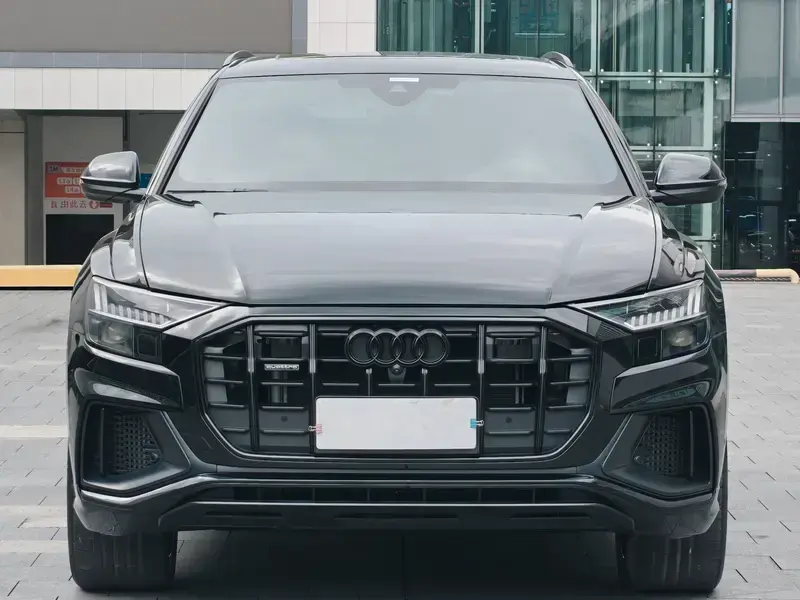 2023 Audi Q8 с пробегом 12 000 км