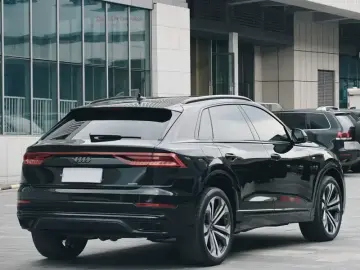 2023 Audi Q8 с пробегом 12 000 км
