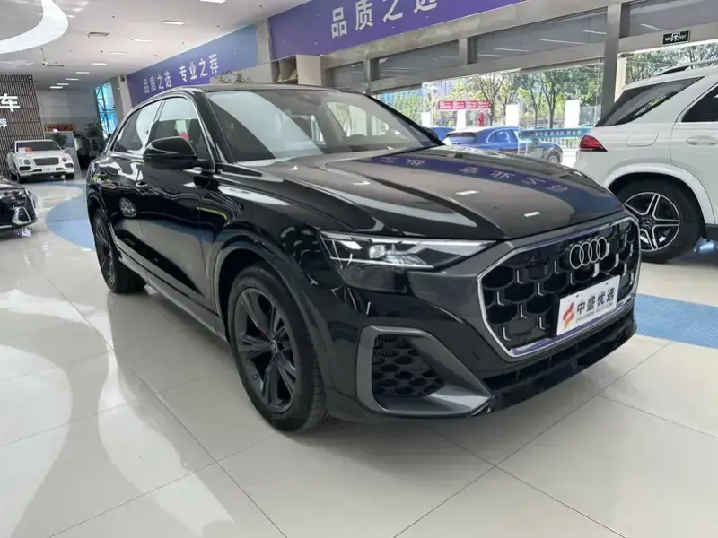 2024 Audi Q8 с пробегом 4 000 км