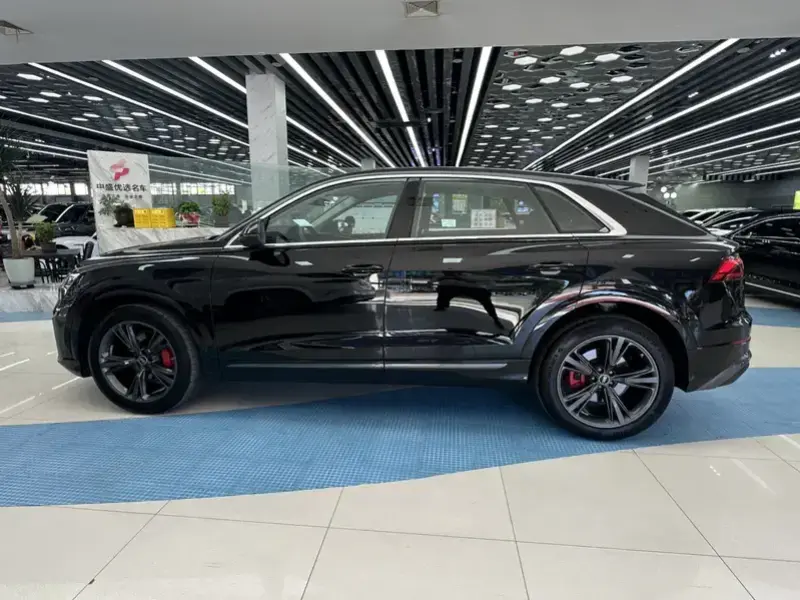 2024 Audi Q8 с пробегом 4 000 км