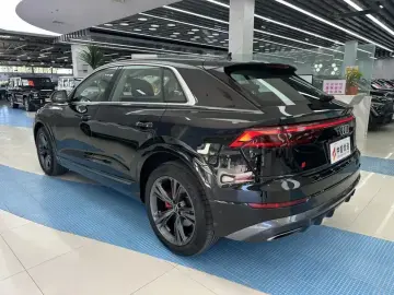 2024 Audi Q8 с пробегом 4 000 км