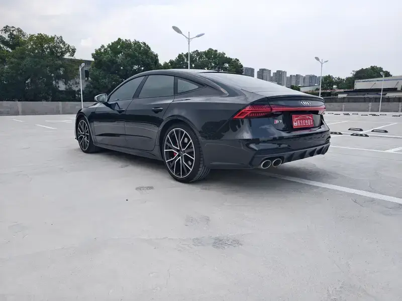 2021 Audi S7 с пробегом 79 000 км