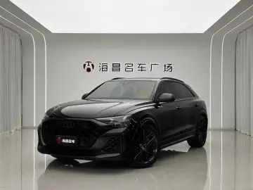 2025 Audi RS Q8 с пробегом 18 000 км