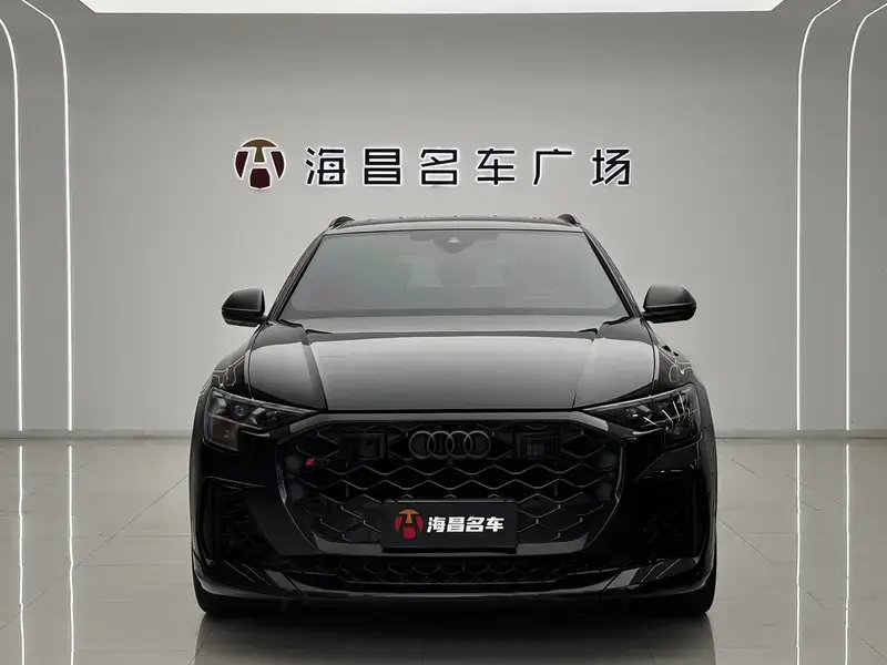 2025 Audi RS Q8 с пробегом 18 000 км