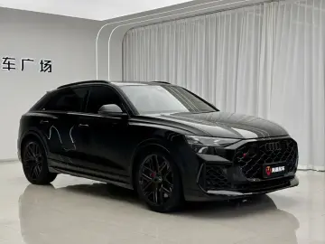 2025 Audi RS Q8 с пробегом 18 000 км
