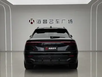 2025 Audi RS Q8 с пробегом 18 000 км