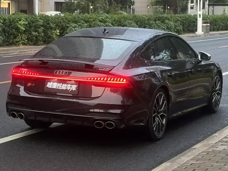 2021 Audi S7 с пробегом 78 000 км