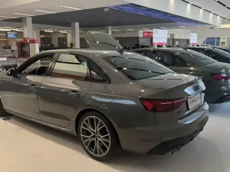2023 Audi S4 с пробегом 15 600 км