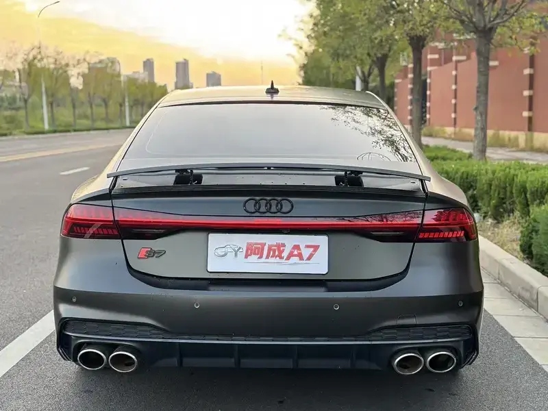 2022 Audi S7 с пробегом 53 000 км