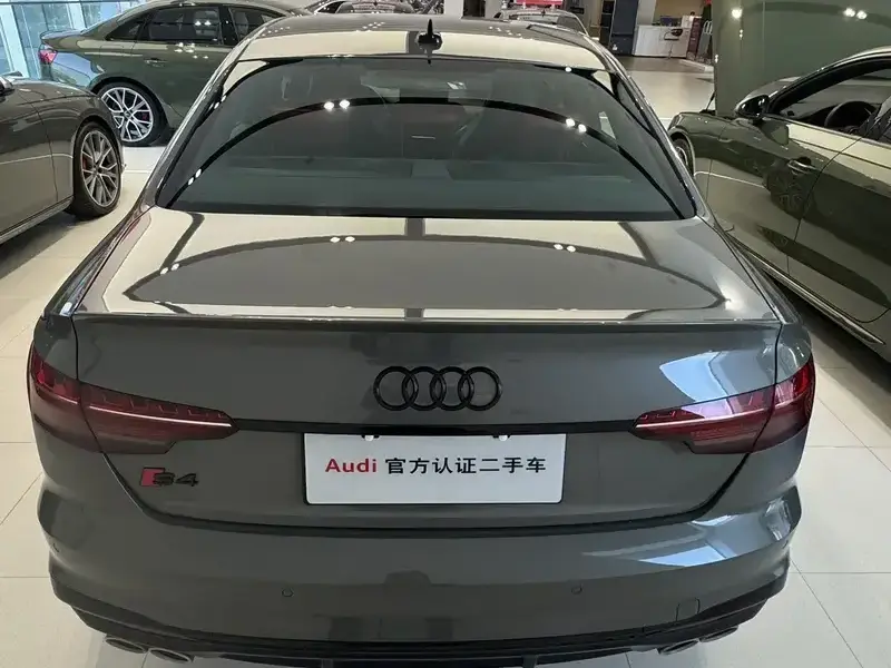 2023 Audi S4 с пробегом 15 600 км