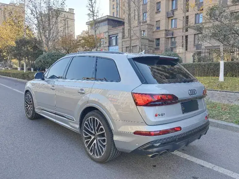 2024 Audi SQ7 с пробегом 13 000 км