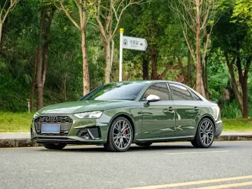 2023 Audi S4 с пробегом 32 000 км