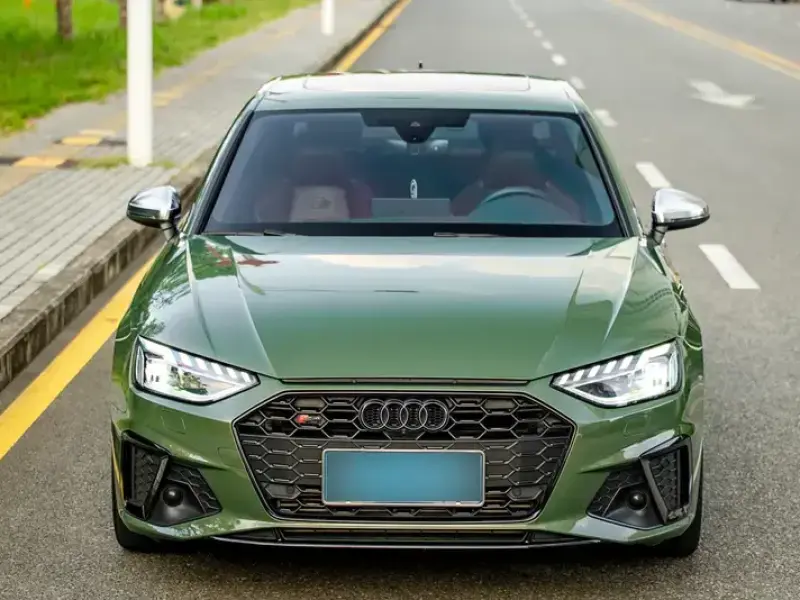 2023 Audi S4 с пробегом 32 000 км