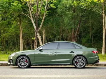 2023 Audi S4 с пробегом 32 000 км