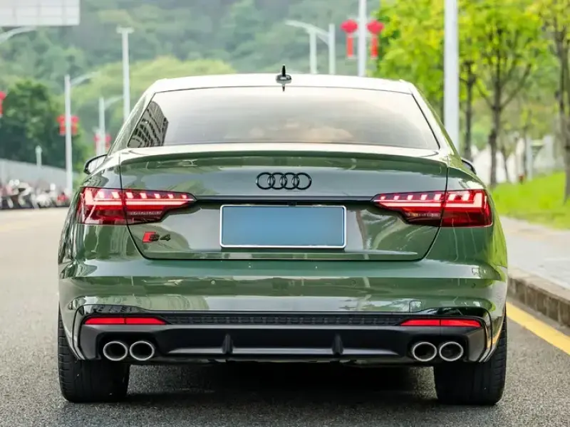 2023 Audi S4 с пробегом 32 000 км