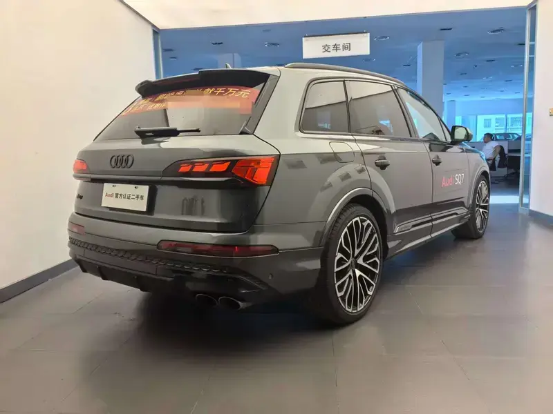 2024 Audi SQ7 с пробегом 1 000 км