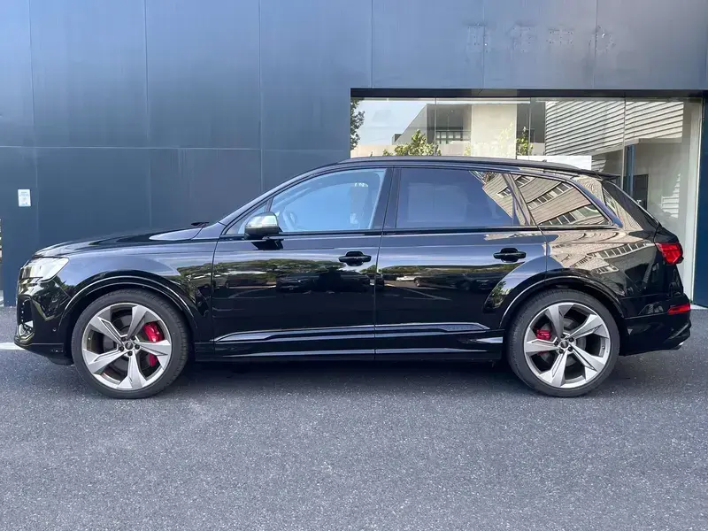 2024 Audi SQ7 с пробегом 1 000 км