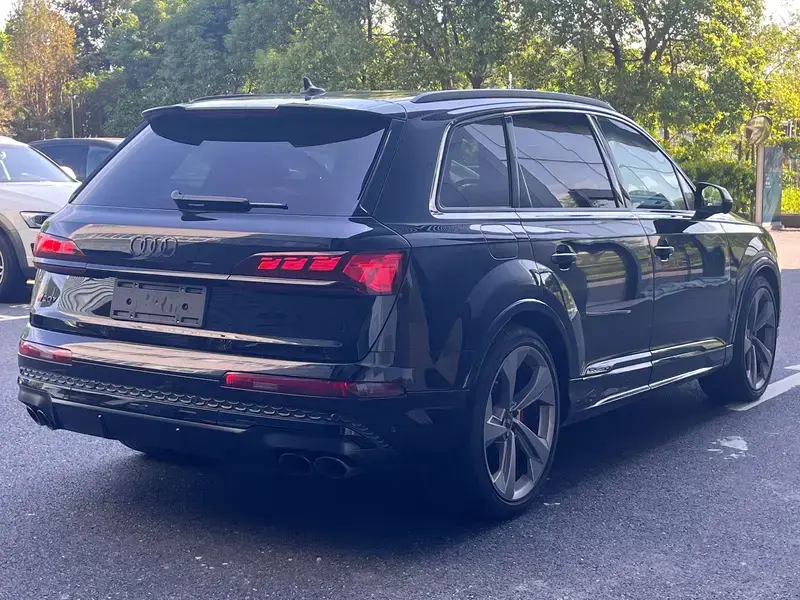 2024 Audi SQ7 с пробегом 1 000 км
