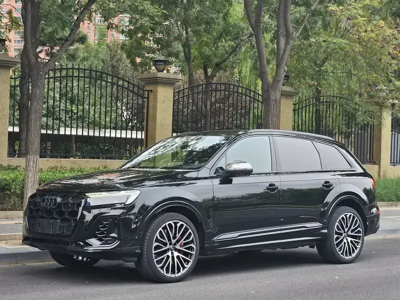 2024 Audi SQ7 с пробегом 4 000 км