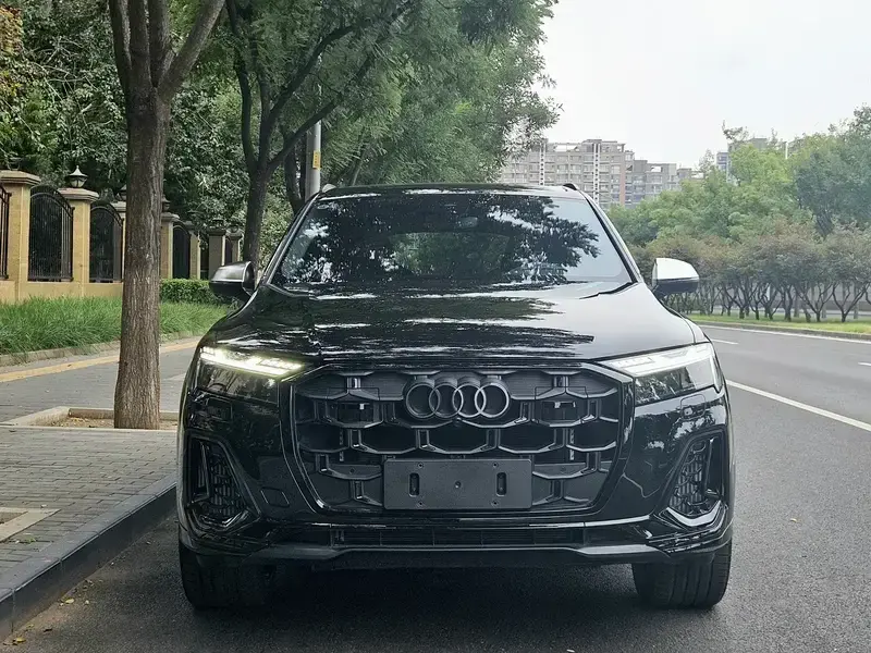 2024 Audi SQ7 с пробегом 4 000 км