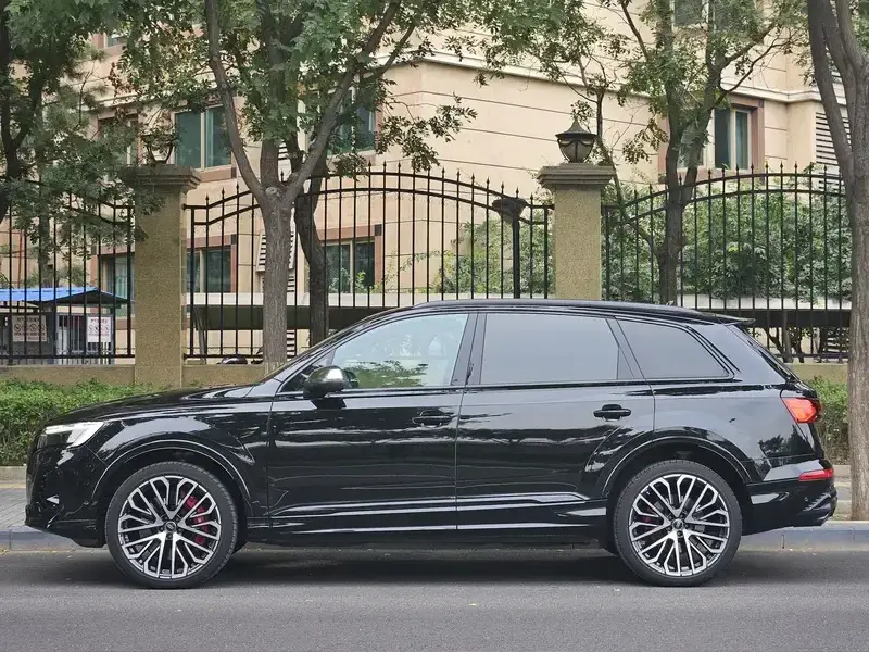 2024 Audi SQ7 с пробегом 4 000 км