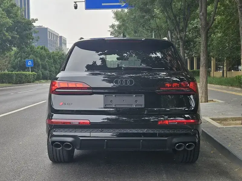 2024 Audi SQ7 с пробегом 4 000 км