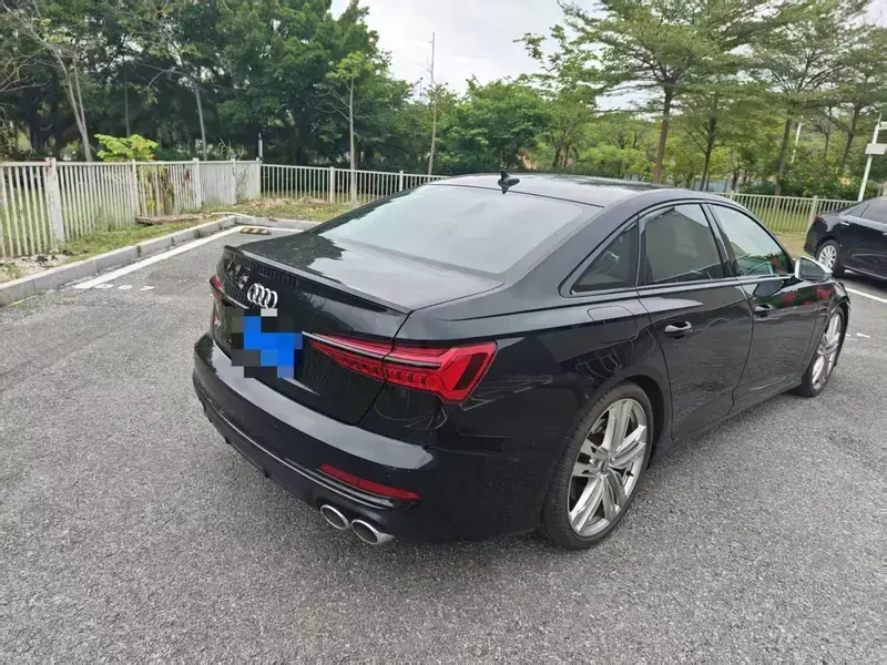 2021 Audi S6 с пробегом 40 000 км