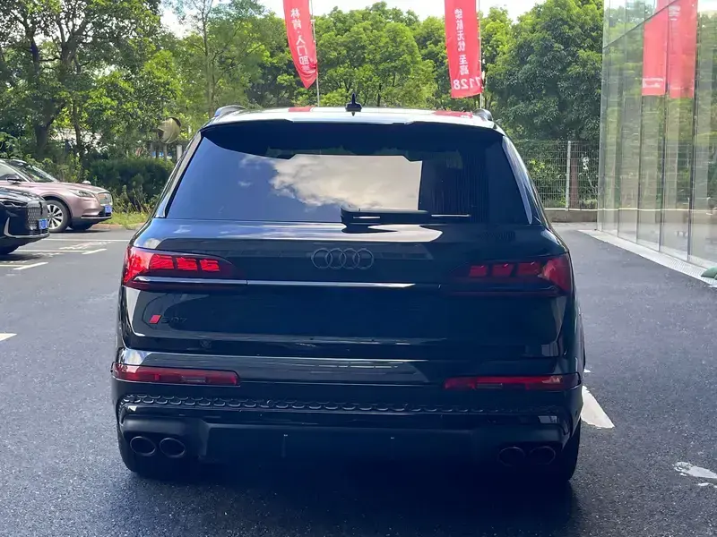 2024 Audi SQ7 с пробегом 1 000 км
