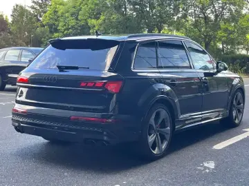 2024 Audi SQ7 с пробегом 1 000 км