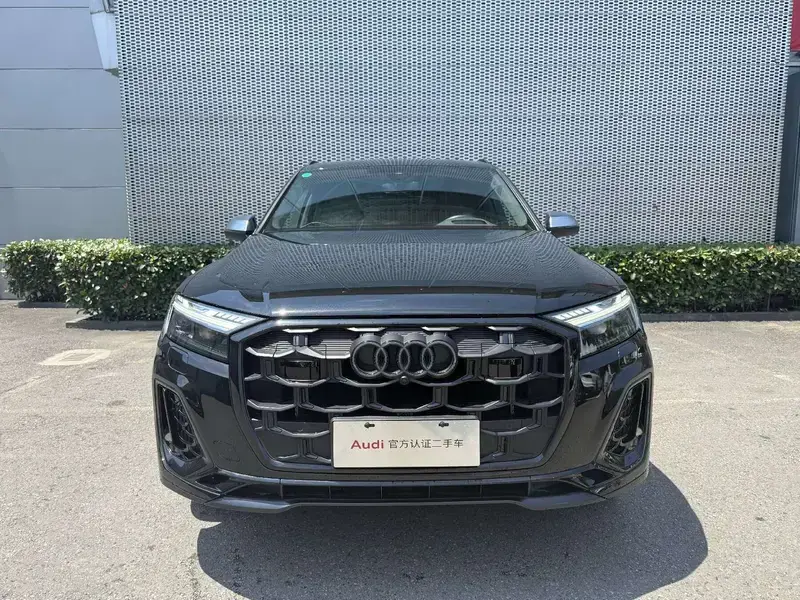 2024 Audi SQ7 с пробегом 5 900 км